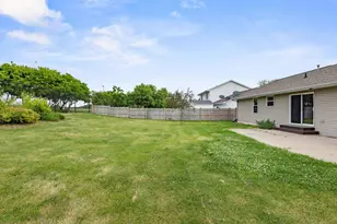 1085 Grassymeadow Ln, Menasha, WI 54952 - Photo 28