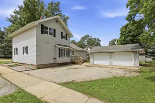 712 Algoma St, New London, WI 54961 - Photo 2
