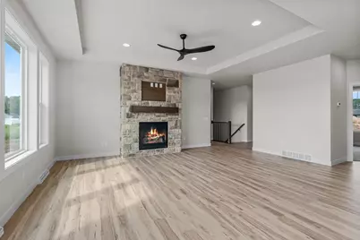 N8851 Killarney Way, Menasha, WI 54952 - Photo 8