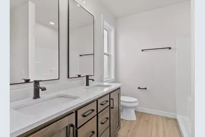 N8851 Killarney Way, Menasha, WI 54952 - Photo 8