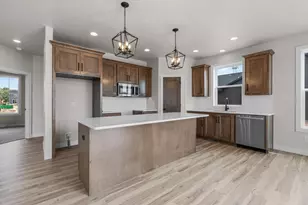N8851 Killarney Way, Menasha, WI 54952 - Photo 12