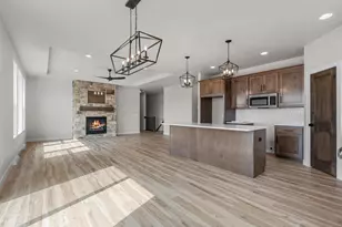 N8851 Killarney Way, Menasha, WI 54952 - Photo 20