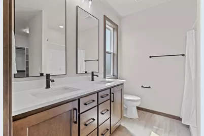 N8851 Killarney Way, Menasha, WI 54952 - Photo 28