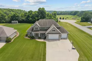 493 Dalton Rd, Neenah, WI 54956 - Photo 2