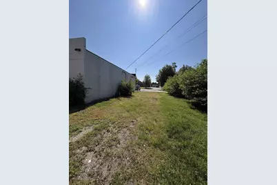 605 Dousman Street, Green Bay, WI 54303 - Photo 2