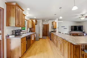 960 Maricopa Dr, Oshkosh, WI 54904 - Photo 2