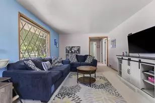 1613 Jay Ln, Green Bay, WI 54304 - Photo 8