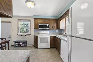 1613 Jay Ln, Green Bay, WI 54304 - Photo 14