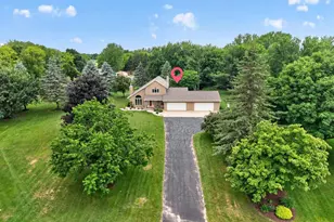 N2935 Valley View Dr, Hortonville, WI 54944 - Photo 2