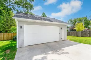 1037 S Roosevelt St, Green Bay, WI 54301 - Photo 4