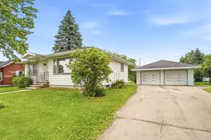 418 Lima St, New London, WI 54961 - Photo 2