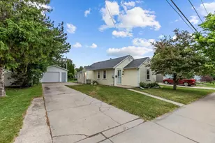1711 N Meade St, Appleton, WI 54911 - Photo 2