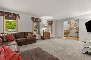 1079 Grassy Plains Dr, Neenah, WI 54956 - Photo 10
