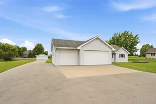 N563 Kavanaugh Rd, Kaukauna, WI 54130 - Photo 2