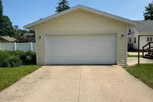 27 E 14th St, Clintonville, WI 54929 - Photo 28
