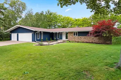 1511 N Briarcliff Drive, Appleton, WI 54915 - Photo 1
