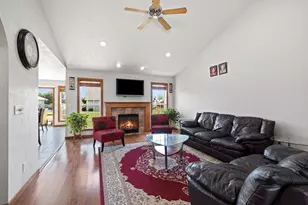 2143 W Melcorn Cir, De Pere, WI 54115 - Photo 6