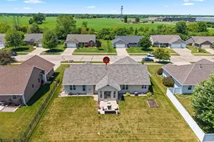 2143 W Melcorn Cir, De Pere, WI 54115 - Photo 48