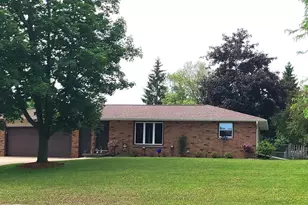 1023 Rockwell Rd, Green Bay, WI 54313 - Photo 2