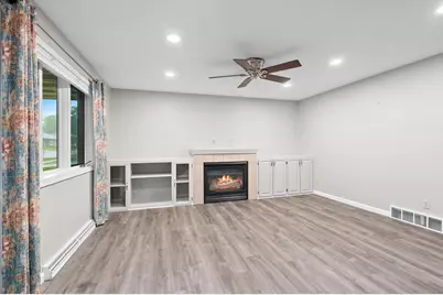 1023 W Ridgeview Drive, Appleton, WI 54914 - Photo 6