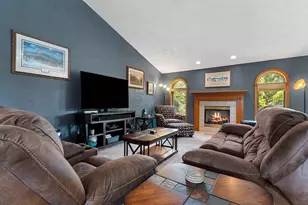 1301 Kampo Dr, Neenah, WI 54956 - Photo 4