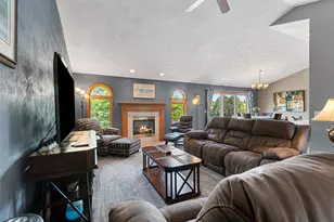 1301 Kampo Dr, Neenah, WI 54956 - Photo 8