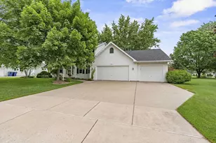 2936 Blue Moon Dr, Green Bay, WI 54311 - Photo 2