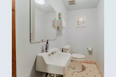526 W 11th Avenue, Oshkosh, WI 54902 - Photo 16