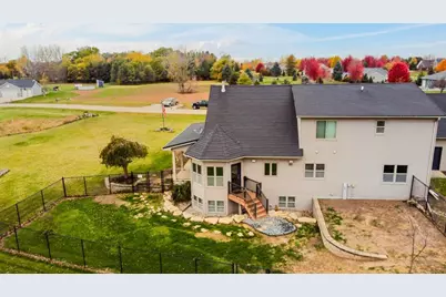 8120 Challenger Drive, Neenah, WI 54956 - Photo 12