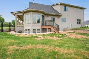 8120 Challenger Dr, Neenah, WI 54956 - Photo 10
