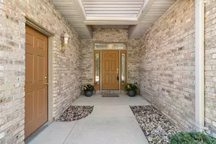 935 Brighton Dr, Menasha, WI 54952 - Photo 8
