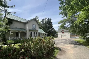 713 E Lake St, Waupaca, WI 54981 - Photo 2