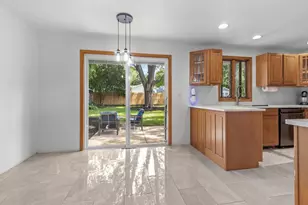 334 Westplain Dr, Green Bay, WI 54303 - Photo 12
