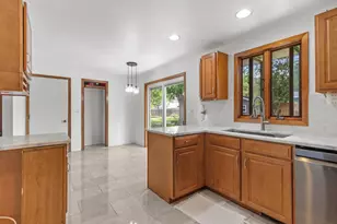 334 Westplain Dr, Green Bay, WI 54303 - Photo 10