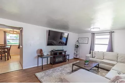 527 E Wilson Avenue, Appleton, WI 54915 - Photo 2