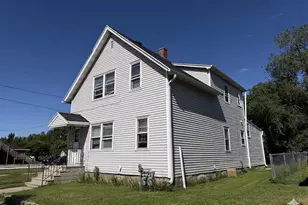 1017 N Webster Ave, Green Bay, WI 54302 - Photo 2