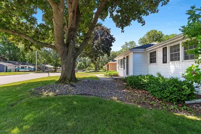 1430 Oak Ridge Drive, Green Bay, WI 54304 - Photo 6