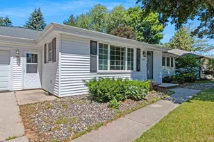 1430 Oak Ridge Dr, Green Bay, WI 54304 - Photo 4