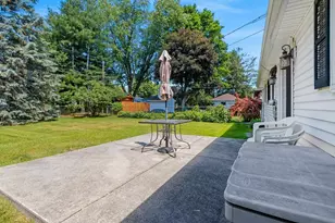 1430 Oak Ridge Dr, Green Bay, WI 54304 - Photo 10