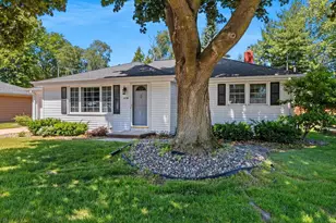 1430 Oak Ridge Dr, Green Bay, WI 54304 - Photo 2