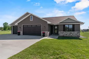 6636 Rustic Oaks Dr, Winneconne, WI 54986 - Photo 2