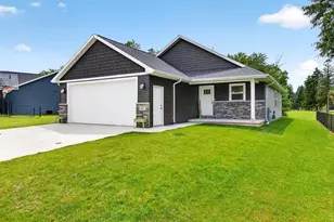 37 Ash Grove Pl, Kaukauna, WI 54130 - Photo 2