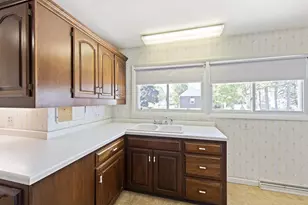 1024 W Hosmer St, Marinette, WI 54143 - Photo 8