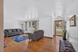 1688 Lilac Ln, Green Bay, WI 54302 - Photo 4