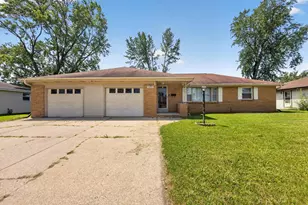 1688 Lilac Ln, Green Bay, WI 54302 - Photo 1