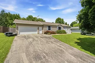 643 S Mill St, Hortonville, WI 54944 - Photo 28