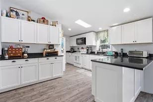 643 S Mill St, Hortonville, WI 54944 - Photo 6