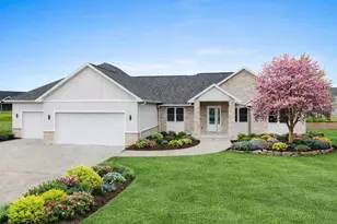 266 E Sweetwater Way, Appleton, WI 54913 - Photo 2