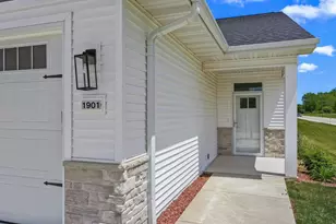 1901 Hidden Hollow Ln, Manitowoc, WI 54220 - Photo 2