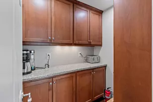 2447 Parkwood Dr, Green Bay, WI 54304 - Photo 12
